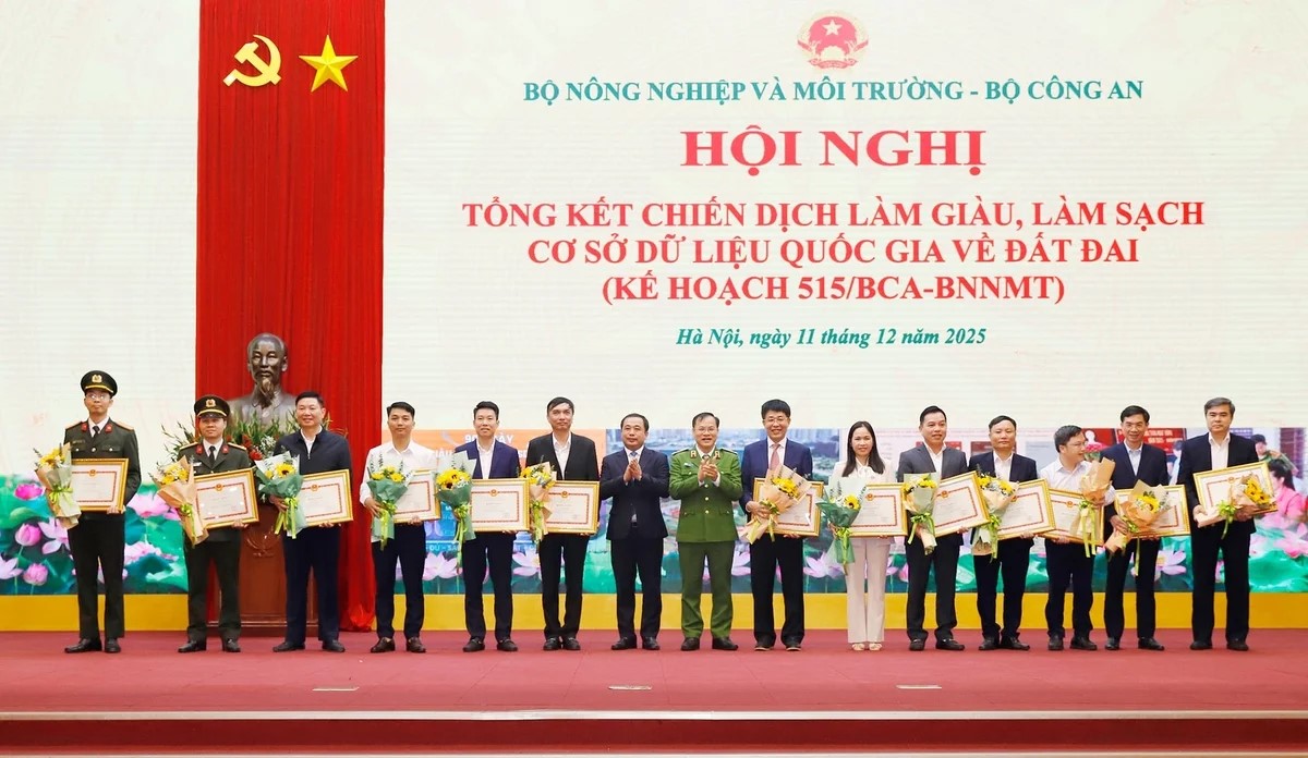 Khen thưởng 331 tập thể, cá nhân trong chiến dịch làm sạch CSDL đất đai