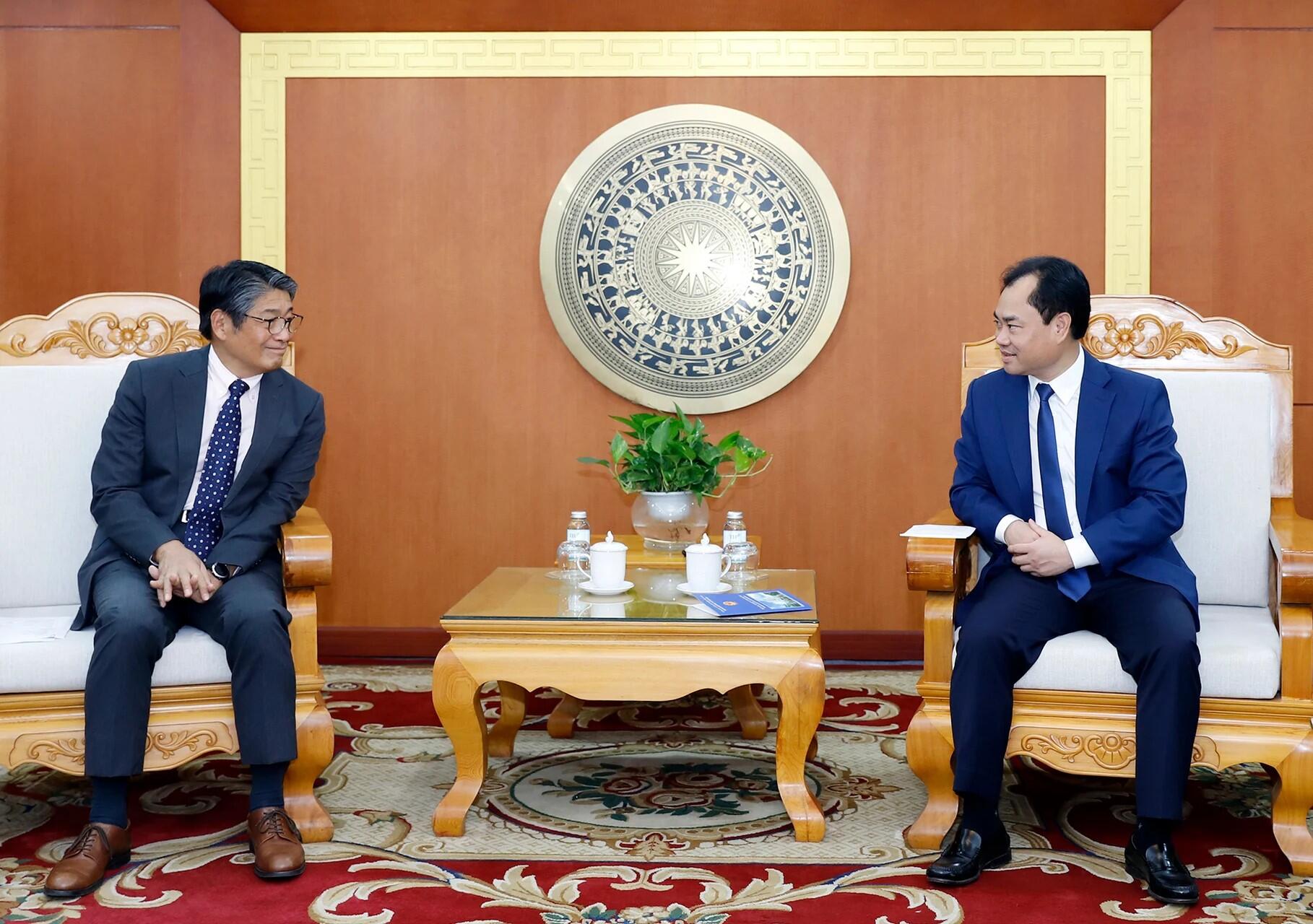 Bộ trưởng Trịnh Việt Hùng tiếp song phương Đại sứ Nhật Bản Ito Naoki